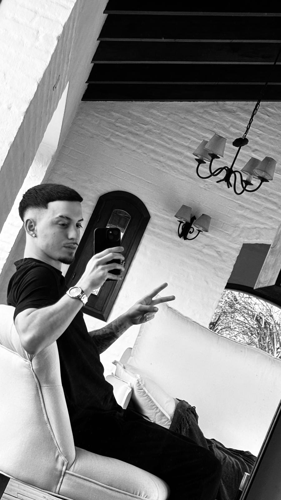 Franco, barbero profesional en Dublín, retrato en blanco y negro
